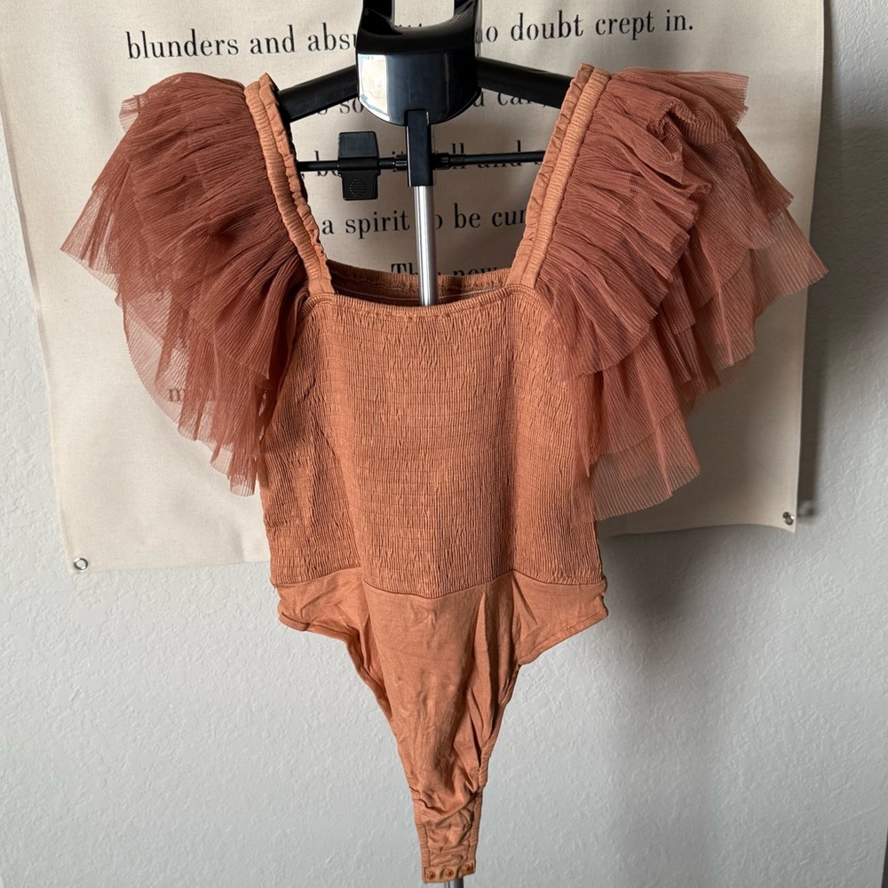 Listicle Tulle Sleeve Bodysuit in Butterscotch NWT